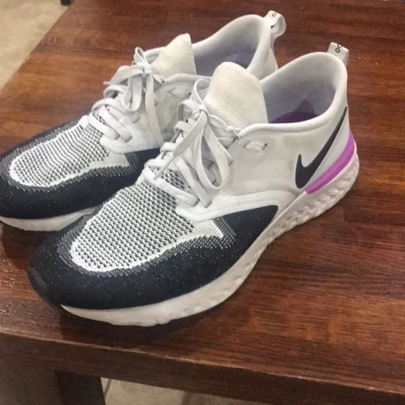 Nike shoes size 10.5 - Picture 3 of 4